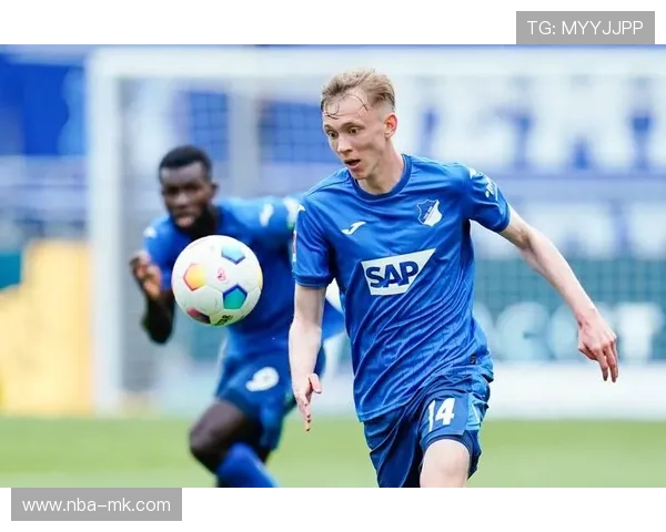 莱比锡红牛青年军冲击霍芬海姆，快速防反成战术模板