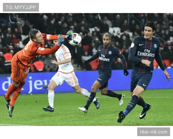 洛里昂与巴黎FC定位球威胁一般，缺乏空霸型中卫